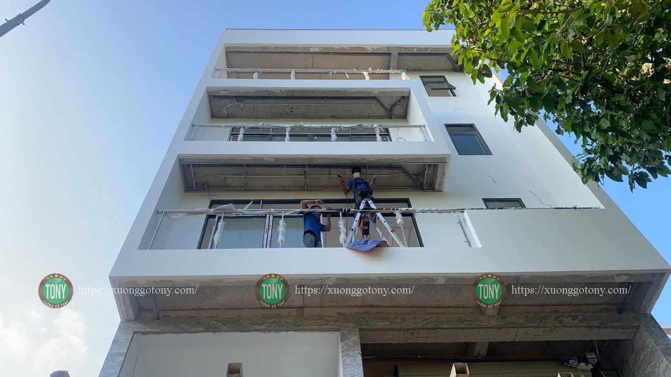 Thi công gỗ nhựa ngoài trời ốp trần