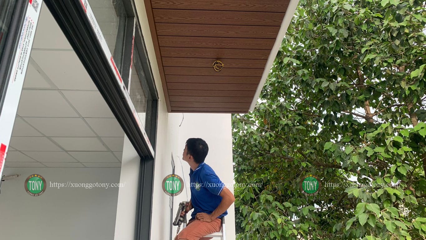 Thi công gỗ nhựa ngoài trời ốp trần