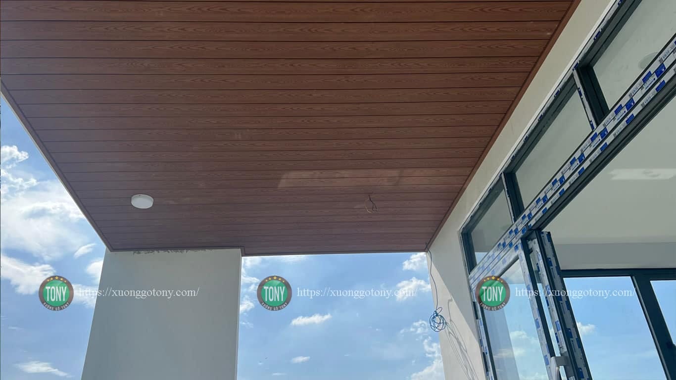 Thi công gỗ nhựa ngoài trời ốp trần