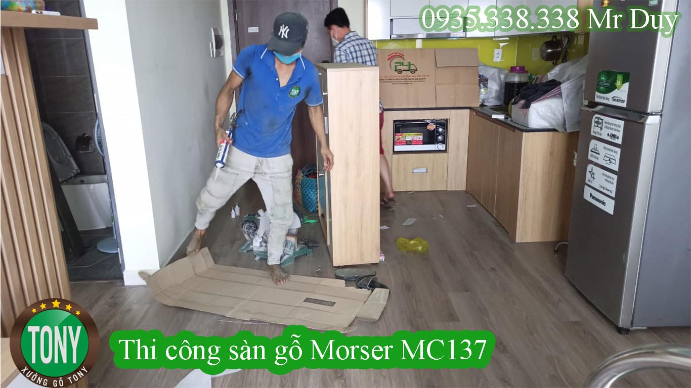 Thi công sàn gỗ Morser MC137 (Chung cư Quận 2)