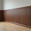 Ốp tường nửa tường lam nhựa giả gỗ Hobiwood walnut nâu đậm wainscoting phào chỉ lưng len chân tường phong cách Neo-Classic tường trên sơn trắng sàn gỗ sáng TP.HCM