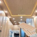Thi công Nhựa Ốp Tường Kosmos Màu Gỗ Sồi Nhạt (Light Oak)