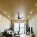 Trần nhựa giả gỗ nano phẳng vân gỗ mịn kết hợp đèn downlight căn hộ