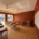 Vách lam nhựa giả gỗ 3S36 màu đỏ gỗ cherry ốp tường phòng học trung tâm dạy thêm sàn gạch vân gỗ TP.HCM hoàn thiện chuyên nghiệp