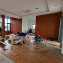 Thợ Xưởng Gỗ Tony thi công lắp đặt vách lam nhựa giả gỗ 3S36 màu đỏ gỗ cherry ốp tường và sàn gỗ công trình TP.HCM